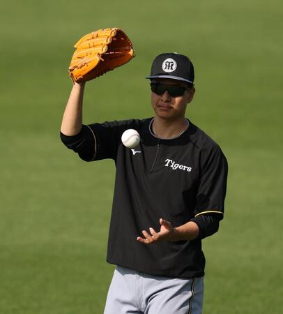 　調整する大竹（撮影・金田祐二）