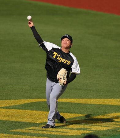 　先発の村上（撮影・金田祐二）