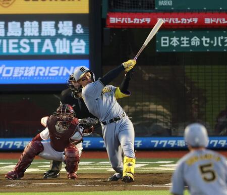 　３回、左前に先制適時打を放つ森下（撮影・金田祐二）