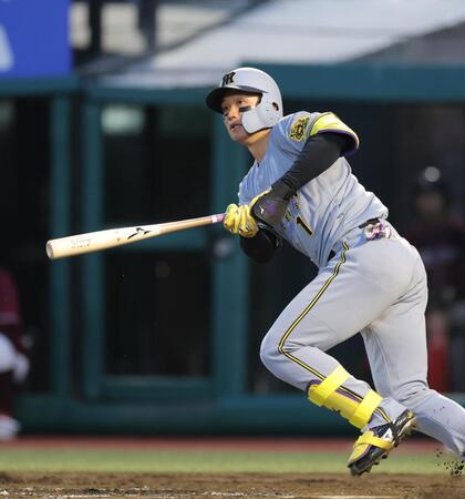 　３回、左前に先制打を放つ森下（撮影・西岡正）