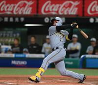 　１回、森下が左越えに先制のソロを放つ（撮影・堀内翔）