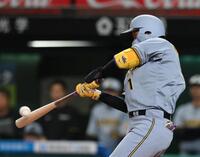 　１回、森下が左越えに先制のソロを放つ（撮影・堀内翔）