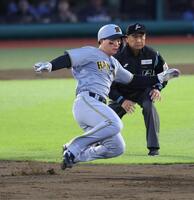 　３回、二盗を決める森下（撮影・金田祐二）