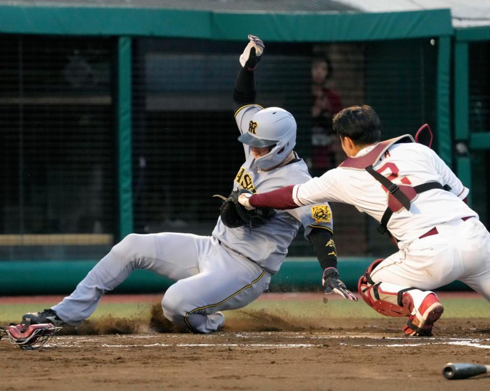 　２回、二塁、豊田の中前打で二走大山が本塁突くがタッチアウト。捕手太田