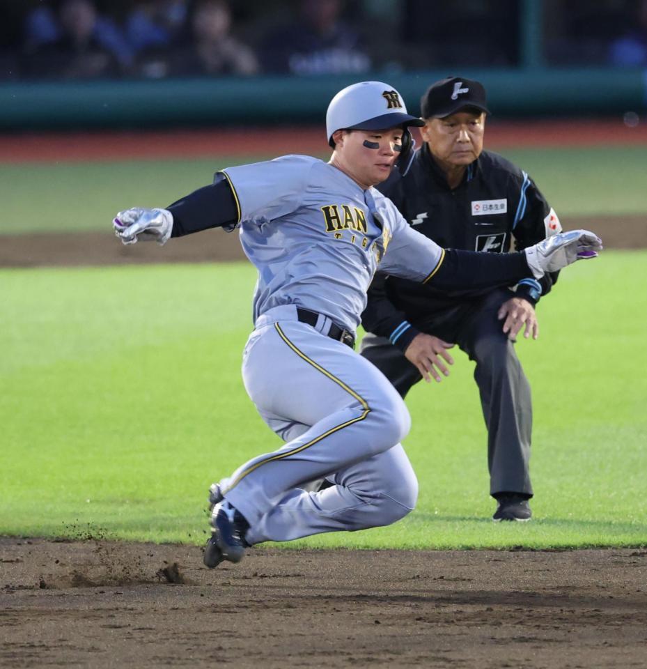 　３回、二盗を決める森下（撮影・金田祐二）