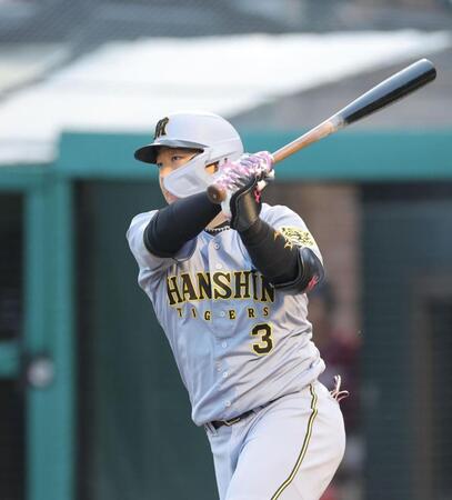 　２回、左前打を放つ大山（撮影・西岡正）