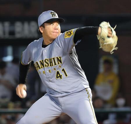 　楽天打線を相手に力投する村上（撮影・西岡正）