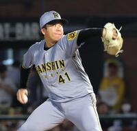 　楽天打線を相手に力投する村上（撮影・西岡正）