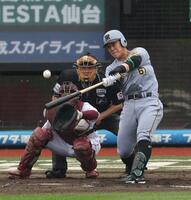 　３回、先制２点二塁打を放つ豊田（撮影・金田祐二）