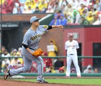 　３回、村林に対して「７６ｋｍ」のスローボールを投げる大竹（撮影・西岡正）