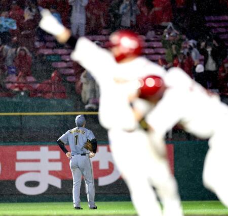 　１０回、森下は石原の打球を捕れず