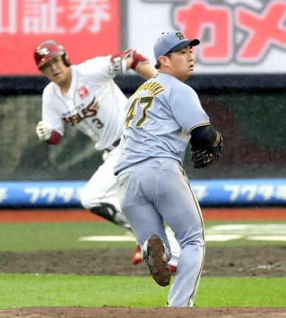 　７回、浅村に同点打を浴びる桐敷（撮影・金田祐二）