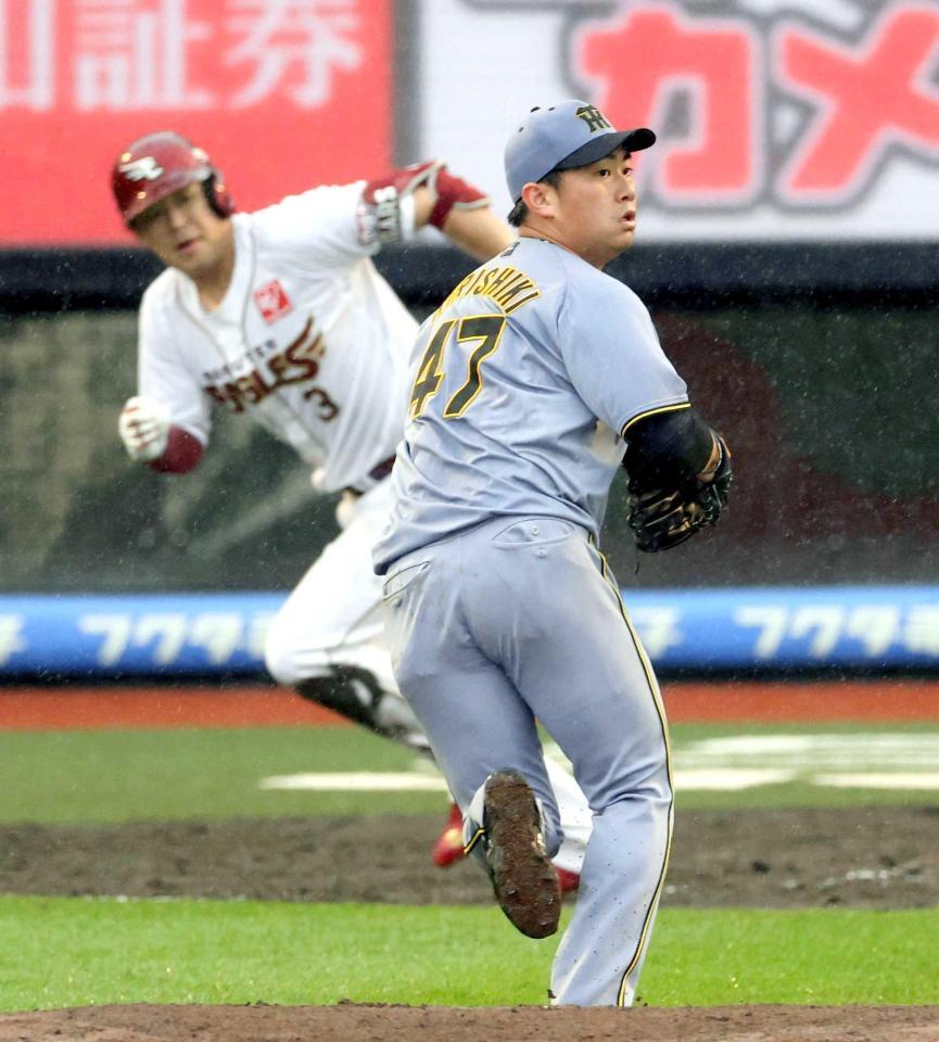 　７回、浅村に同点打を浴びる桐敷（撮影・金田祐二）