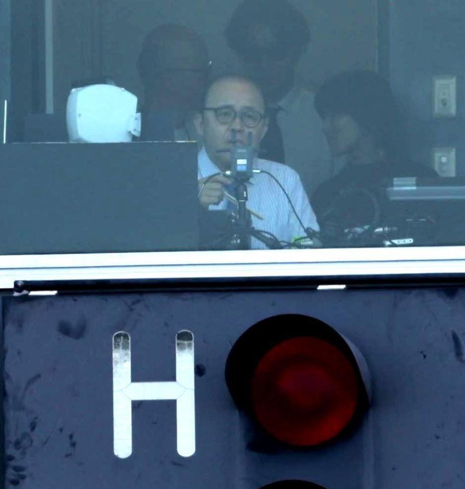 　解説の岡田彰布氏（撮影・金田祐二）