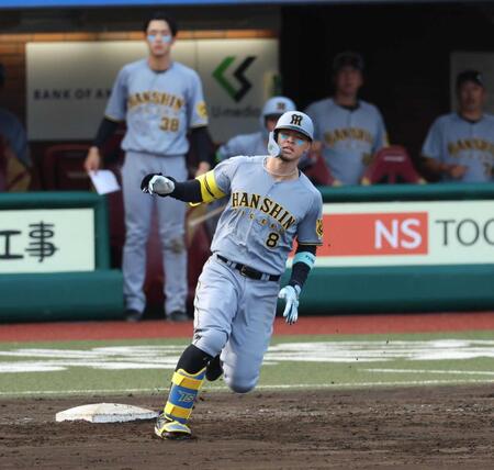 　１１回、打球がスタンドに届かずシングルヒットの佐藤輝