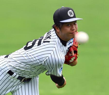 　キャッチボールする才木（撮影・山口登）