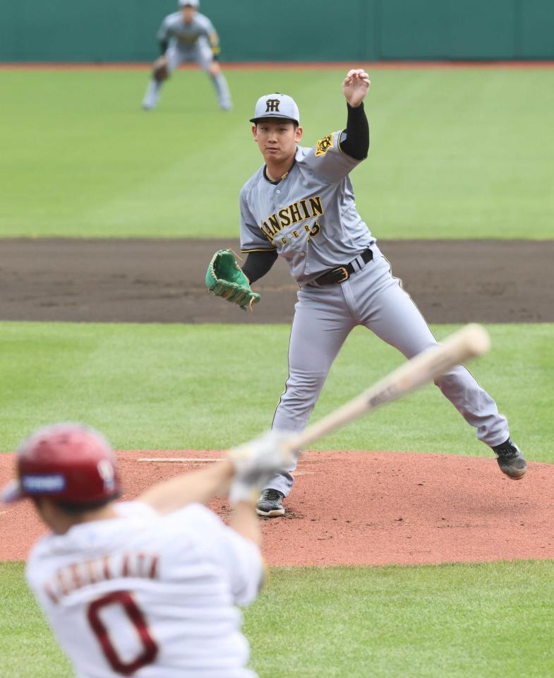 　１回、小深田を三振に仕留める伊原（撮影・田中太一）