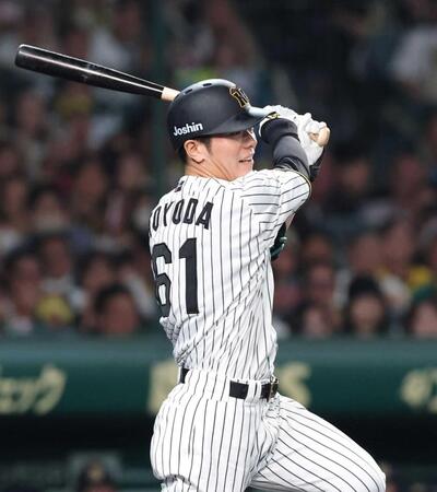 　６回、右前打を放つ＝７日