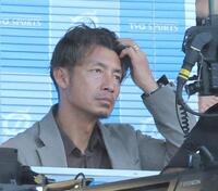 　解説ブースに座る鳥谷敬氏（撮影・北村雅宏）