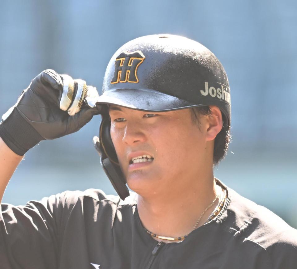 　１軍に合流し、気合の入る前川（撮影・飯室逸平）