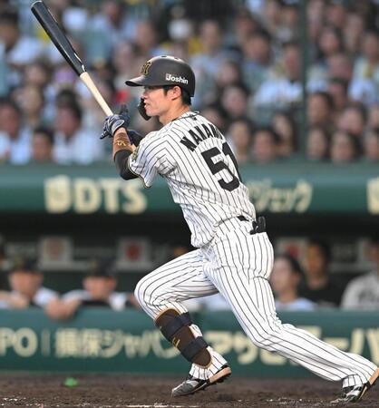 　１回、先制打を放つ中野（撮影・飯室逸平）