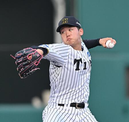 　力投する先発の門別（撮影・西田忠信）