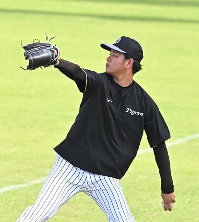 　キャッチボールする高橋（撮影・西田忠信）