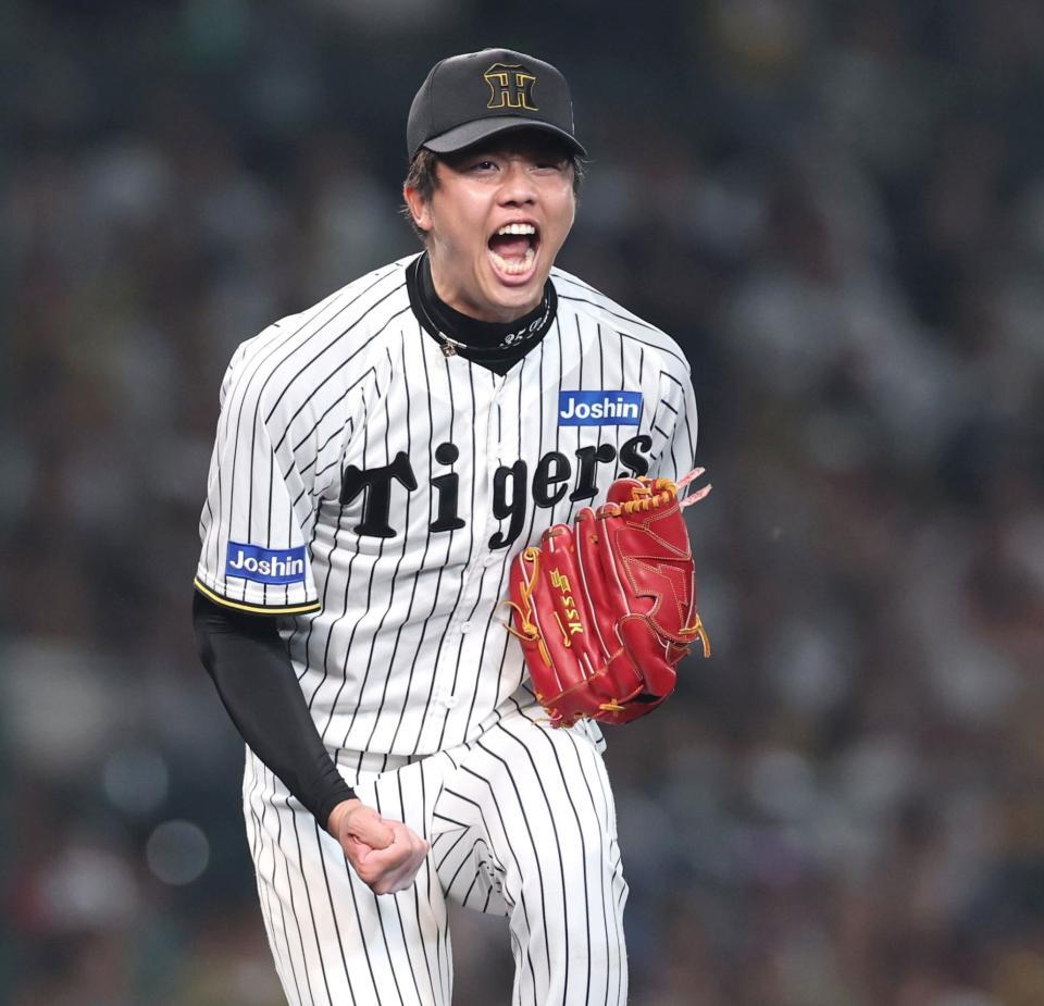 　６回、ピンチで山本を空振り三振に仕留め、ほえる才木（撮影・北村雅宏）