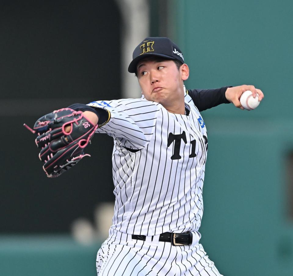 　力投する先発の門別（撮影・西田忠信）