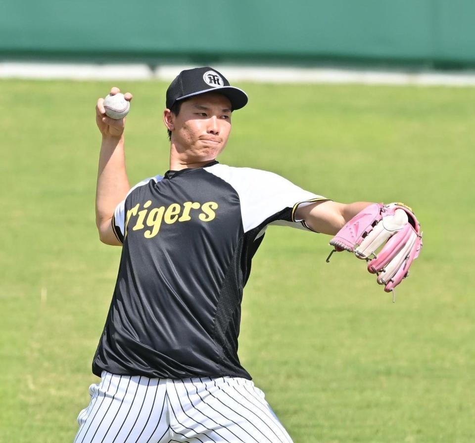 　キャッチボールする湯浅（撮影・西田忠信）