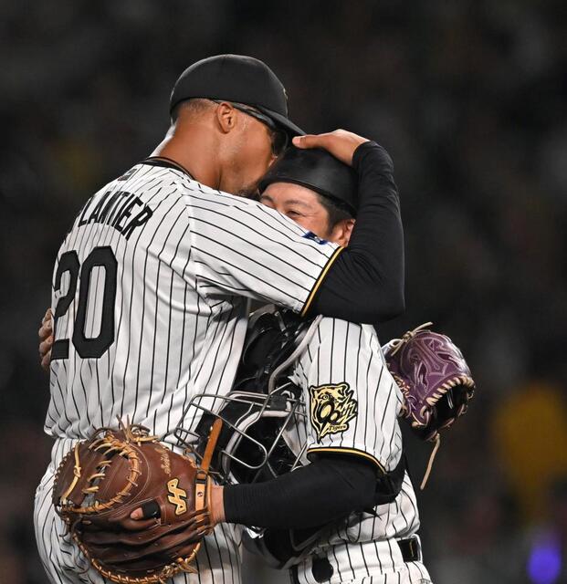 阪神 デュプランティエが女房役の坂本誠志郎に「彼は配球の天才」「彼