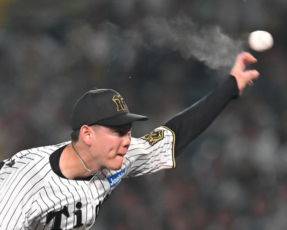 　８回、力投する及川（撮影・飯室逸平）