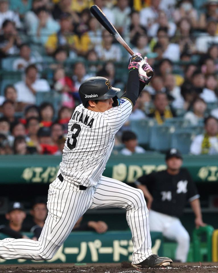 　３回、２死満塁で空振り三振に倒れる大山（撮影・北村雅宏）