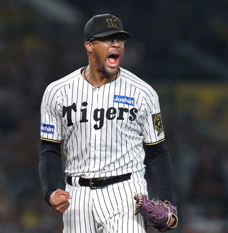 　来日初の完封勝利を挙げ、ほえるデュプランティエ（撮影・北村雅宏）