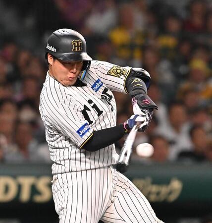 　１０回、中前打を放つ大山（撮影・西田忠信）