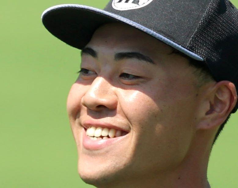 練習中に笑顔を見せる佐野（撮影・北村雅宏）