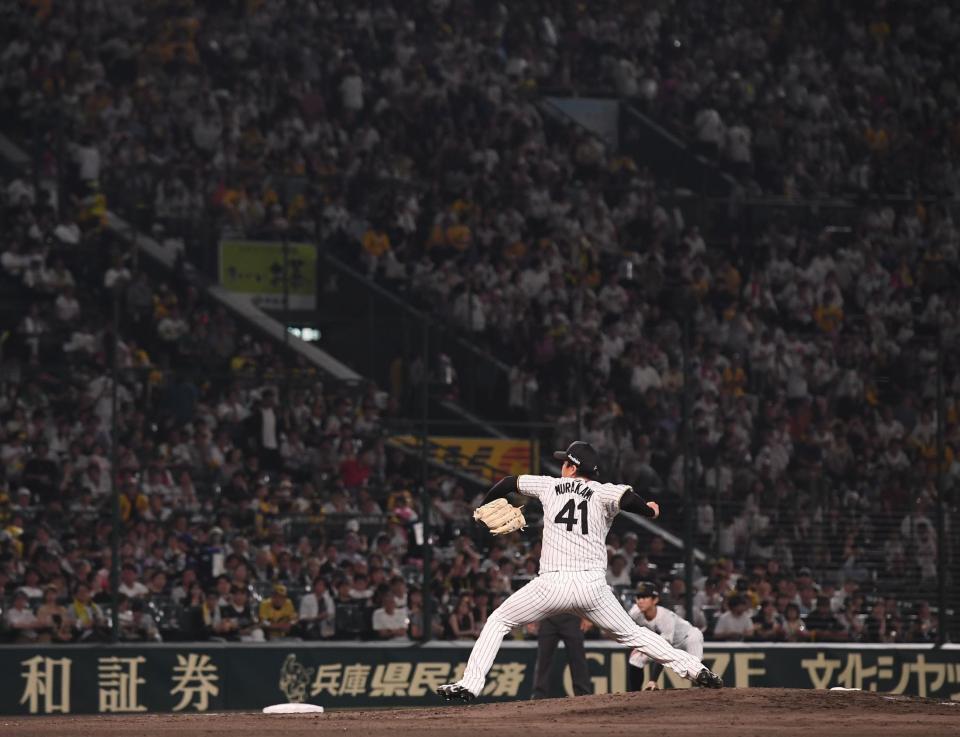 　力投する先発の村上（撮影・西田忠信）