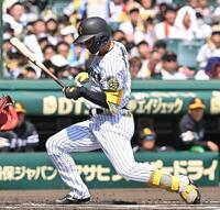 　１回、死球を受ける森下（撮影・西田忠信）