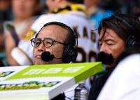 　ＭＢＳで解説する岡田彰布オーナー付顧問（右は鳥谷敬氏）＝撮影・山口登