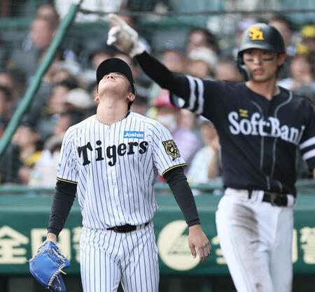 　８回、追加点を許した富田は悔しがる（撮影・田中太一）