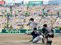 　１回、中前に先制打を放つ佐藤輝（撮影・山口登）