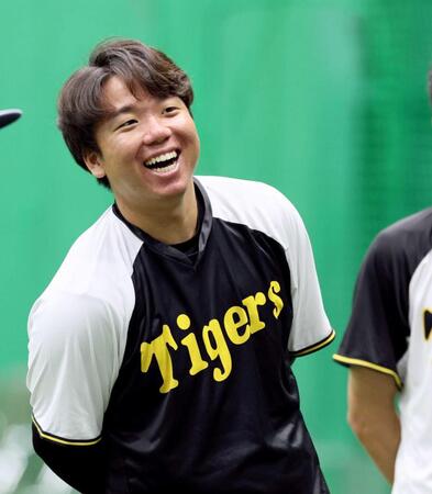 　投手指名練習に参加し明るい表情を見せる村上（撮影・立川洋一郎）