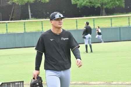 　ノックを終えた前川