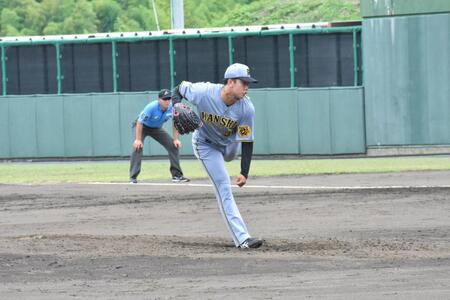 　７回からリリーフ登板した門別