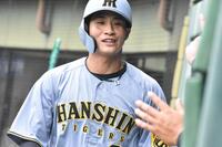 　本塁生還後、ハイタッチする木浪