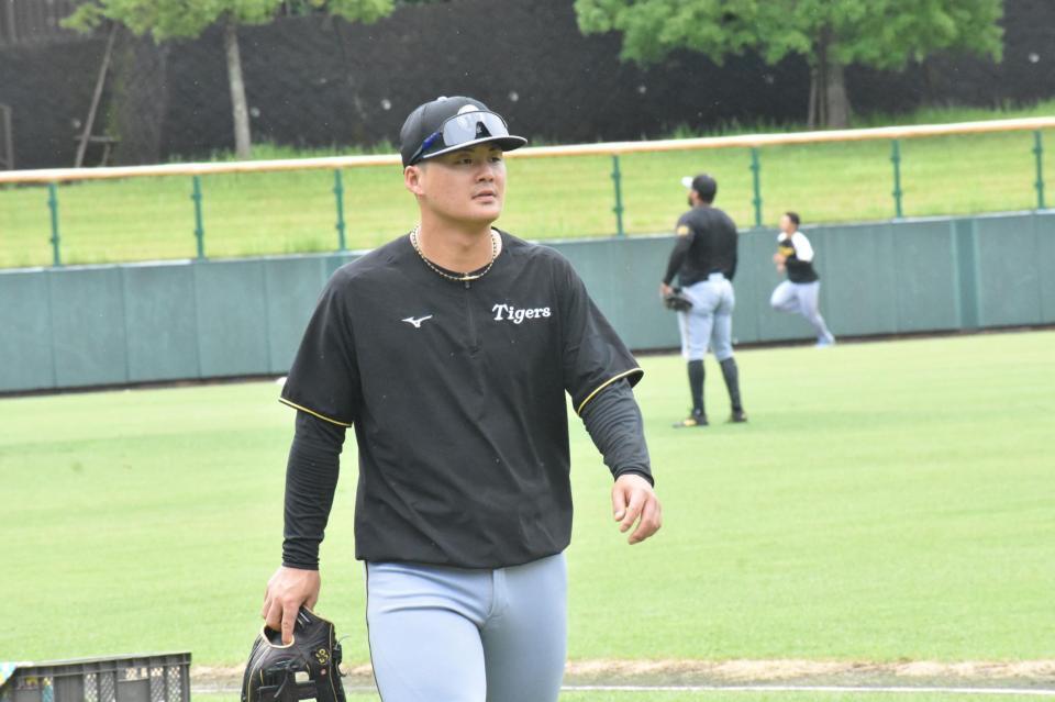 　ノックを終えた前川