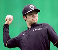 　キャッチボールをする中野（撮影・立川洋一郎）