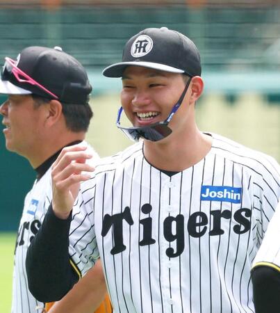 　明るい表情を見せて練習する森下（撮影・立川洋一郎）