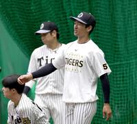 　ハツラツとした表情で練習に臨む近本（撮影・北村雅宏）