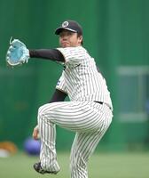 　キャッチボールする村上（撮影・北村雅宏）